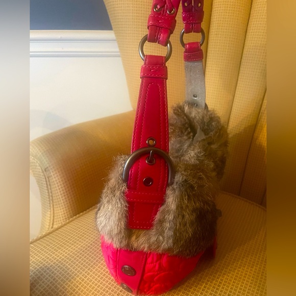 Coach Rabbit Fur Trimmed Pink Hobo Bag G04k-9443 - Picture 3 of 14